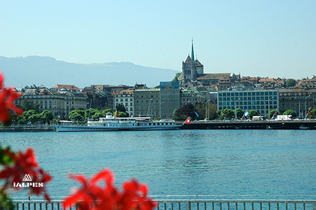 La rade de Genève et la cathédrale Saint-Pierre